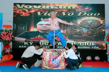 Võ sư & Kỷ Lục Gia Thế Giới Nguyễn Quang Hiển