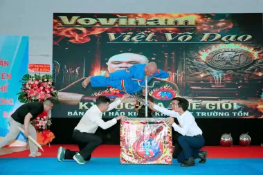 Võ sư & Kỷ Lục Gia Thế Giới Nguyễn Quang Hiển