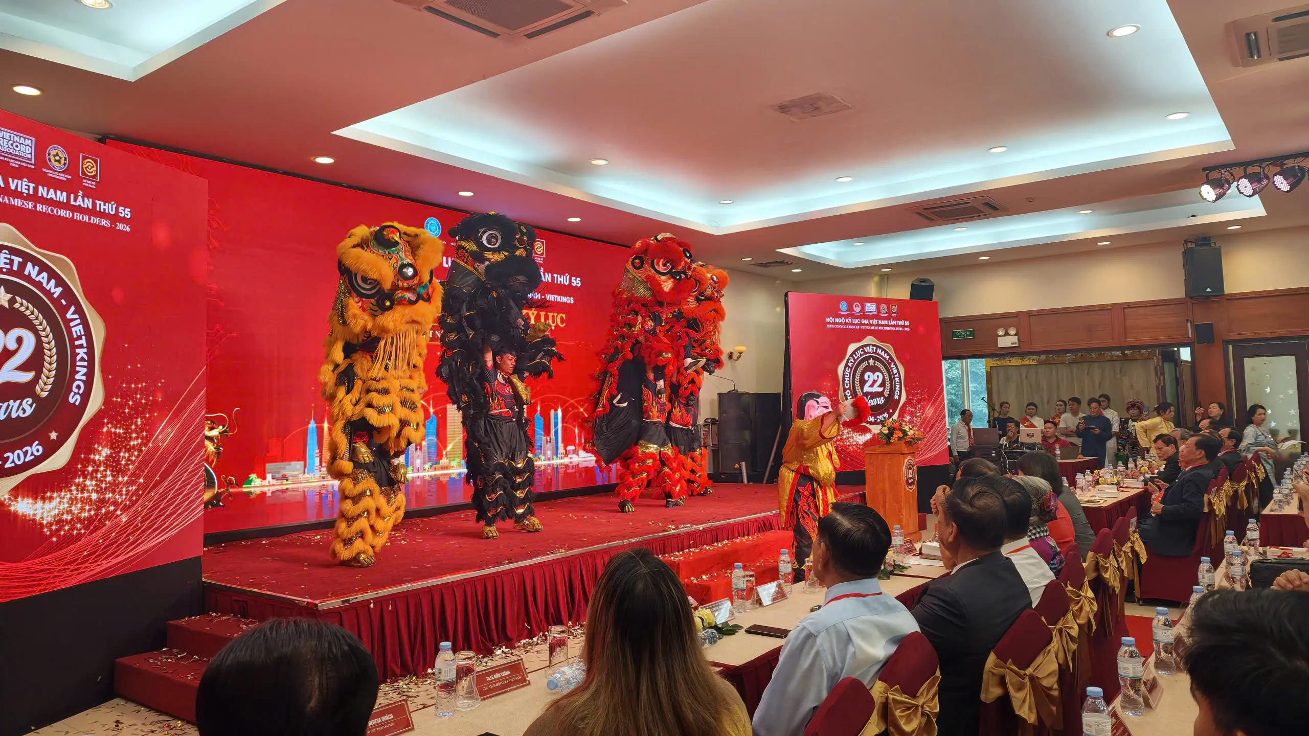 Lân Sư Rồng Kung-Fu Quang Hiển Thổi Bùng Sân Khấu Hội Ngộ Kỷ Lục Gia Lần 55